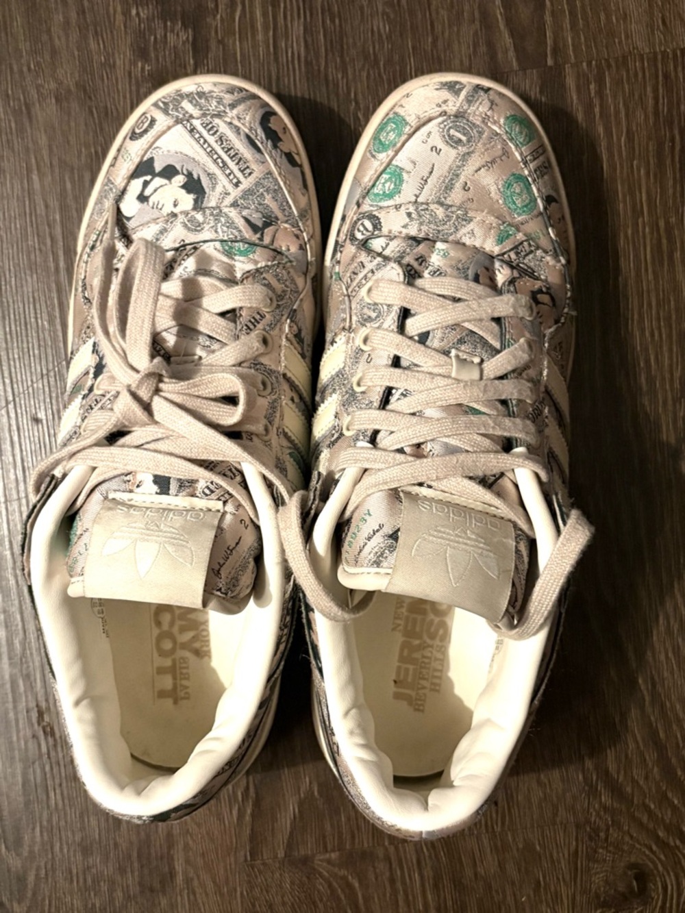 Jeremy Scott adidas Low-Top Sneakers in Beige with Green Print